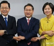 인천시장 후보 토론회 앞두고 기념촬영하는 후보들