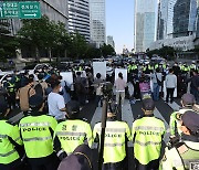 인도·대로 점령하고 행진.. 용산으로 간 시위대에 시민들 '부글'