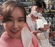 배윤정, 11세 연하 남편과 이혼 위기? "너무 가셨네요"..불화설 일축