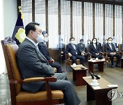 국회의장 및 여야 지도부 환담하는 윤석열 대통령