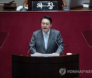 [속보] 尹대통령 "연금·노동·교육개혁 없인 지속가능성 위협"