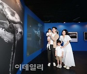 [포토]'서울스카이에서 만난 고래들'