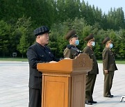 24시간 의약품 공급에 투입된 북한군..'결의모임' 진행