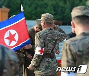코로나19 대응에 북한군 투입.. 군사행동 미루나