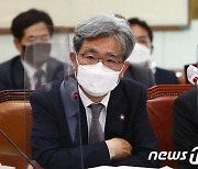 의원 질의에 답변하는 김상환 법원행정처장