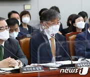 尹정부 출범 후 첫 운영위 참석한 김대기·김성한