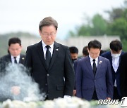'5·18 광주' 찾은 이재명 "대선 패배 사죄..尹 정부 성공하길"