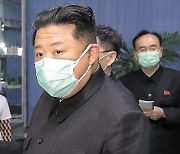 마스크 두 장 겹쳐 쓴 北김정은.. 코로나 감염 우려했나