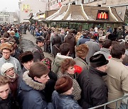맥도날드, 32년 만에 러시아서 완전 철수..847개 매장 현지 기업인에 매각