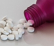 FDA, 값싼 코로나19 치료제 기대주 '플루복사민' 승인 거부