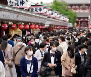 문 열리는 일본.. 3일 격리 면제, 외국인 관광객 수용 실험도
