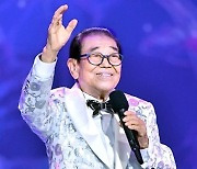 송해 "건강 자신 없다"..34년 이끈 전국노래자랑 하차 의사