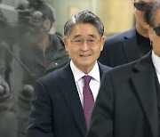 북한군 개입설엔 "동조", 처벌엔 "정치 보복"