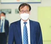 [포토] '한 장관 폭행 혐의' 정진웅 연구위원 재판 출석