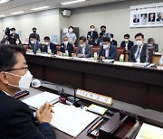 尹정부 출범 후 첫 최저임금 회의.. '차등적용' 놓고 노사 설전
