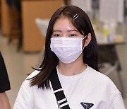 [MD포토] 아이브 레이 '마스크 속 미소가 보이네'