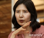 최영미, 윤재순 詩 논란에 "잠재적인 성범죄자 특징 보이는 분"