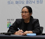 광주인권상 수상 신시아 마웅 "5·18 배울 기회 영광이다"