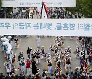 "오월 그날의 함성이"..광주 금남로 5·18 42주년 전야제