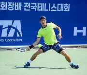 '韓 테니스 최초 역사는 무산됐지만' 나란히 2관왕 오른 선후배