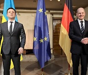 독일 총리, 우크라 젤렌스키와 통화 "추가 지원 가능성 의견 교환"
