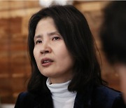 윤재순 '성추행 미화' 논란..최영미 "잠재적 성범죄자 특징 보여"