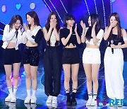 [T포토] 르세라핌 '더쇼 1위 너무 기뻐요'