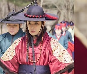 '붉은 단심' 이준♥강한나, 두 사람 사이 흐르는 미묘한 기류