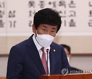 제안 설명하는 박종문 헌법재판소 사무처장