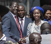 케냐 야당 대표, 대선 부통령 후보로 '철의 여인' 카루아 지명