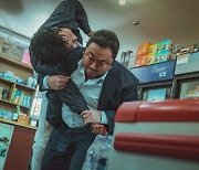 오늘(18일) 개봉 '범죄도시2', 30만장 돌파..흥행 시동