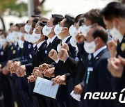 제42주년 5·18민주화운동 기념식 '임을 위한 행진곡' 제창