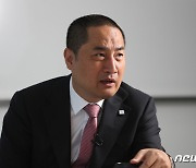 [인터뷰]강용석 "단일화 조건 안받으면 끝까지 간다"..'가로세로연합' 창당 고려중