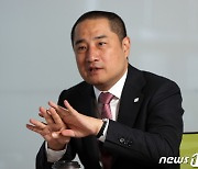 '尹 통화 논란' 강용석 "새 정부에 누를 끼치고 싶지 않다"