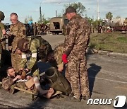 마리우폴 최후 항전지서 우크라군 1000명 가까이 '항복'