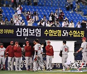 [포토] SSG '이틀 연속 연장 12회 승부'