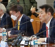 정은보 금감원장 "퍼펙트스톰 위기..잠재위험 예방에 감독역량 집중"