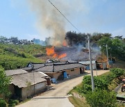 충남 당진·공주서 잇따라 산불..헬기 투입해 진화중