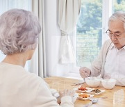 여성 노인 '이 식단' 멀리해야 건강
