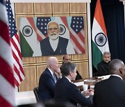 "미국, 인도에 5억달러 군사 지원 준비" 블룸버그