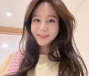 "두턱 망언" 안정환♥이혜원, 브이라인에 핑크백 메고 "퇴근합니다 총총총"