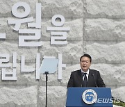 "기대 컸는데 vs 실천할 것"..윤 대통령, 5·18 헌법전문 수록 안밝혀