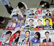 전국동시지방선거 부산 후보자들 선거벽보 확인