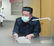 북한 신규환자 23만명..김정은 "방역 위기대응 미숙" 질타