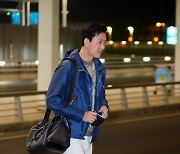 '칸 영화제 출국' 정우성..멋스러운 공항패션