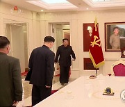 북한 김정은, '방역초기 위기대응 미숙'..정치국 상무위 주재