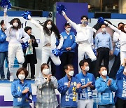 [포토] 율동 펼치며 선거운동