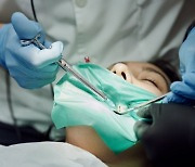 치과에서 신경치료 받은 치아, 얼마나 오래 갈까?