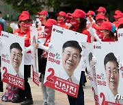 지지호소하는 신상진 후보 선거운동원들