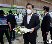 '욕설 시민' 쫓아가 "범죄다" 경고한 이재명..'형수 욕설'로 조롱한 국힘